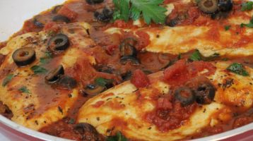 Chicken with Garlic and Tomatoes & Black Olives