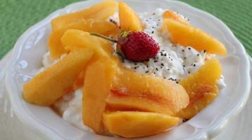 Cottage Cheese and Sliced Peaches