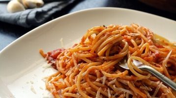 Easy Healthy Tomato Sauce with Spaghetti