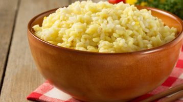 easy garlic rice with onions and Parmesan Cheese